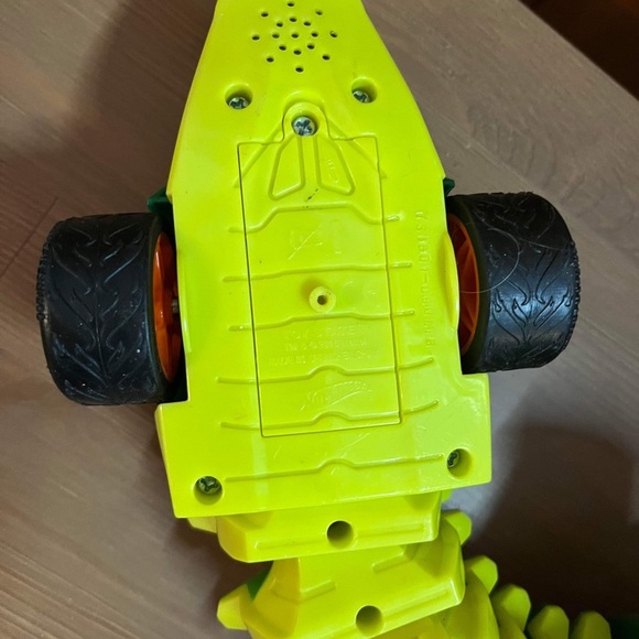 Hot Wheels Mutant Machine Commander Croc - Picture 4 of 5